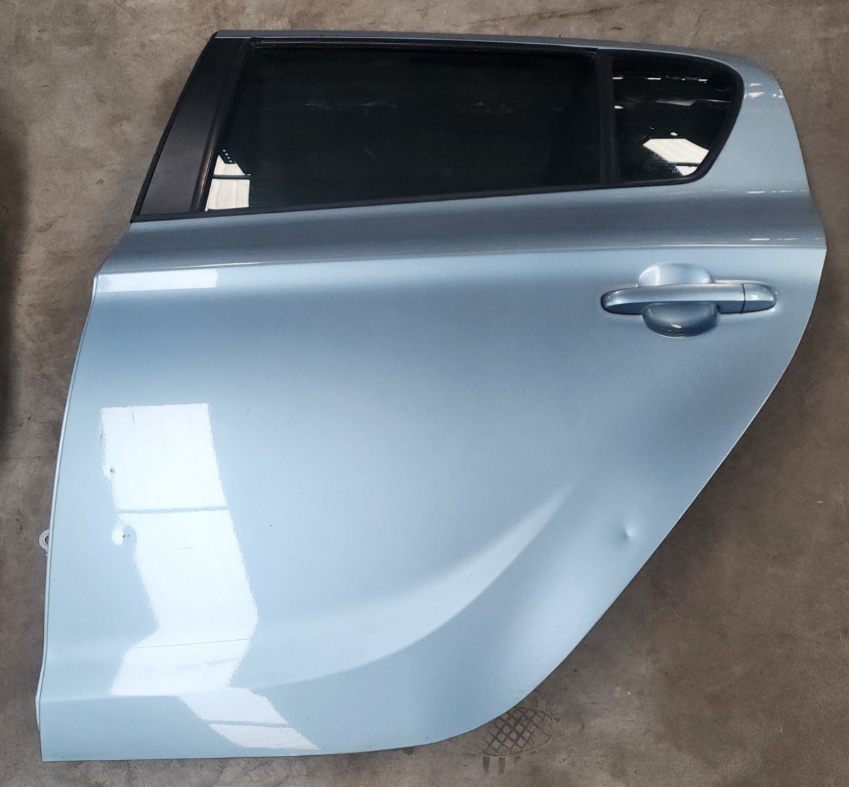 I20 LEFT REAR DOOR (SHELL) SMALL DENTS