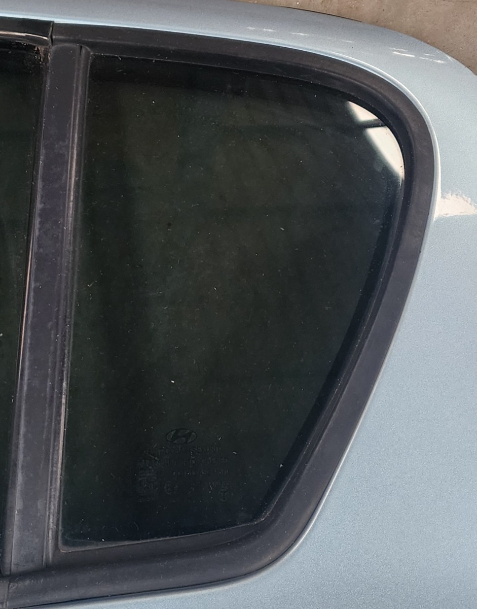 I20 LEFT REAR QUARTER GLASS