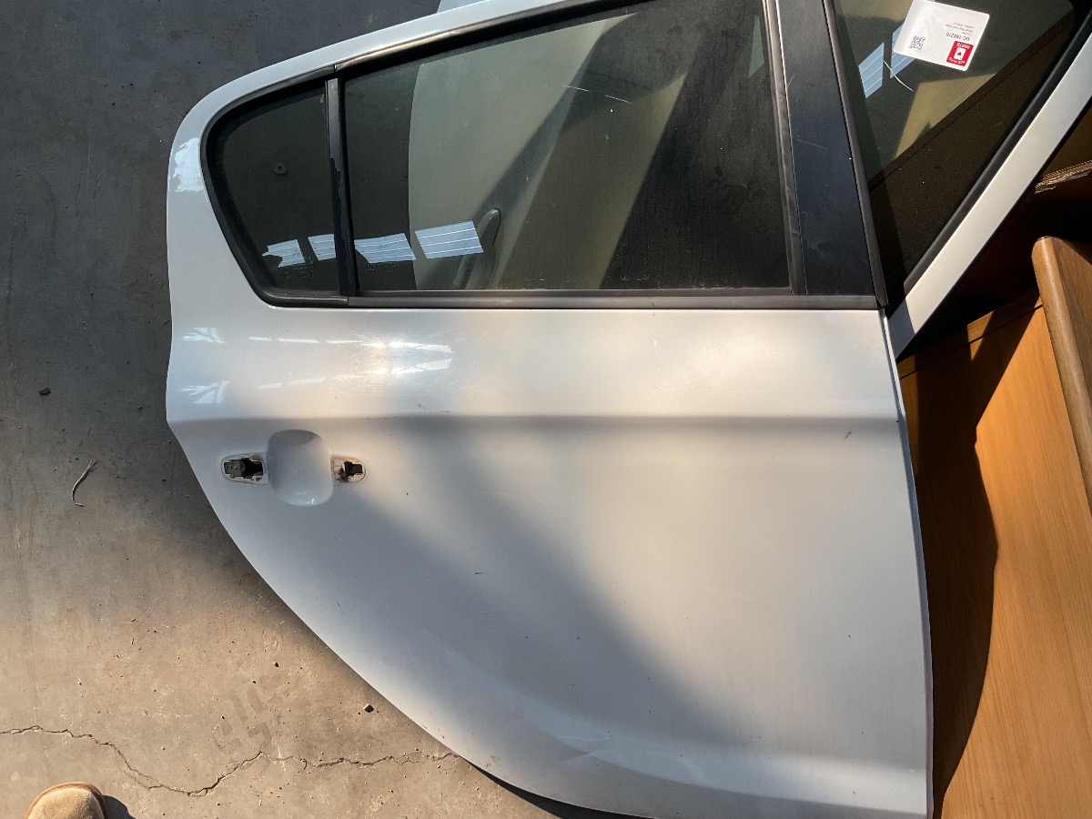 i20 RIGHT REAR DOOR (SHELL ONLY)