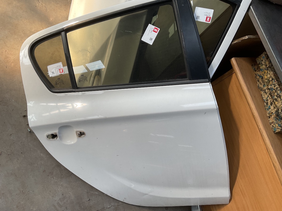 I20 RIGHT REAR DOOR PANEL