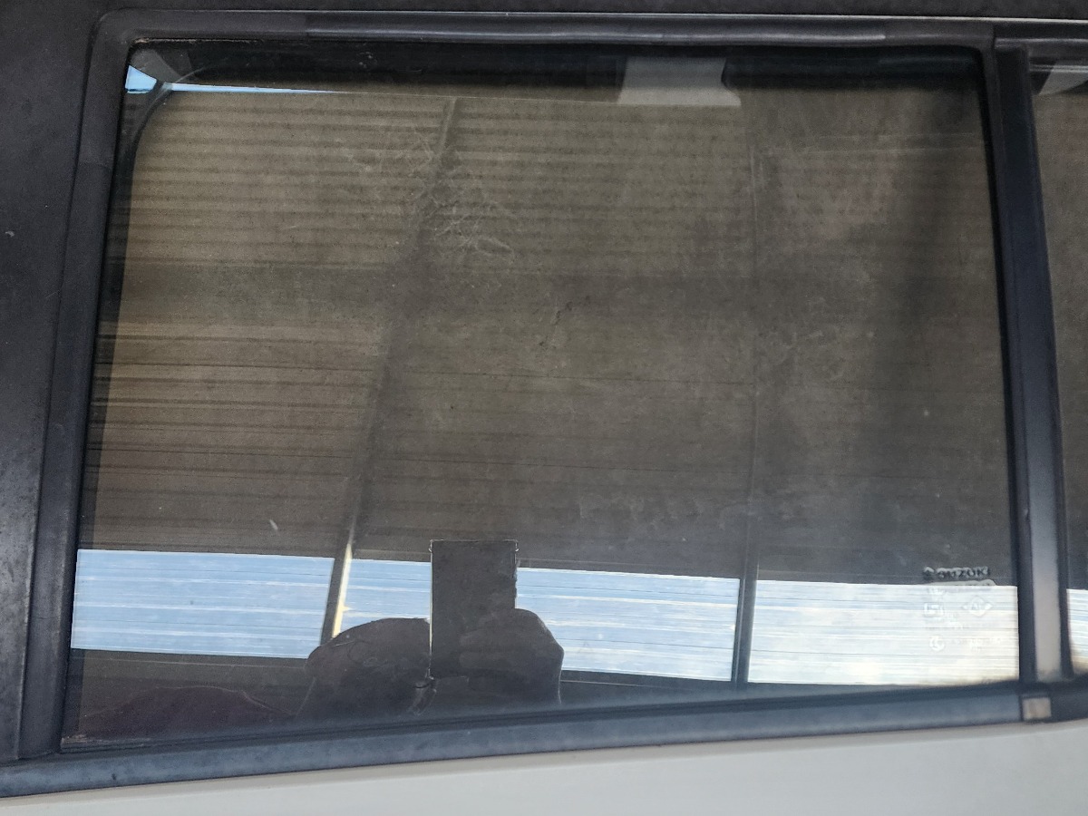 IGNIS LEFT REAR DOOR GLASS