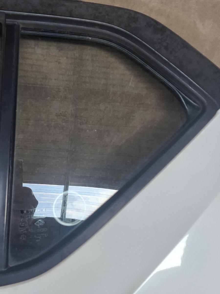 IGNIS LEFT REAR QUARTER GLASS