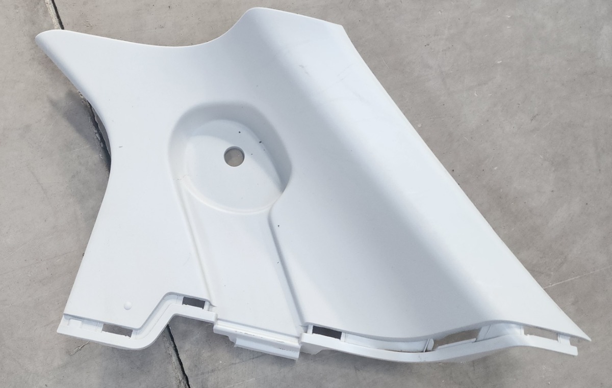 IGNIS RIGHT C-PILLAR TRIM