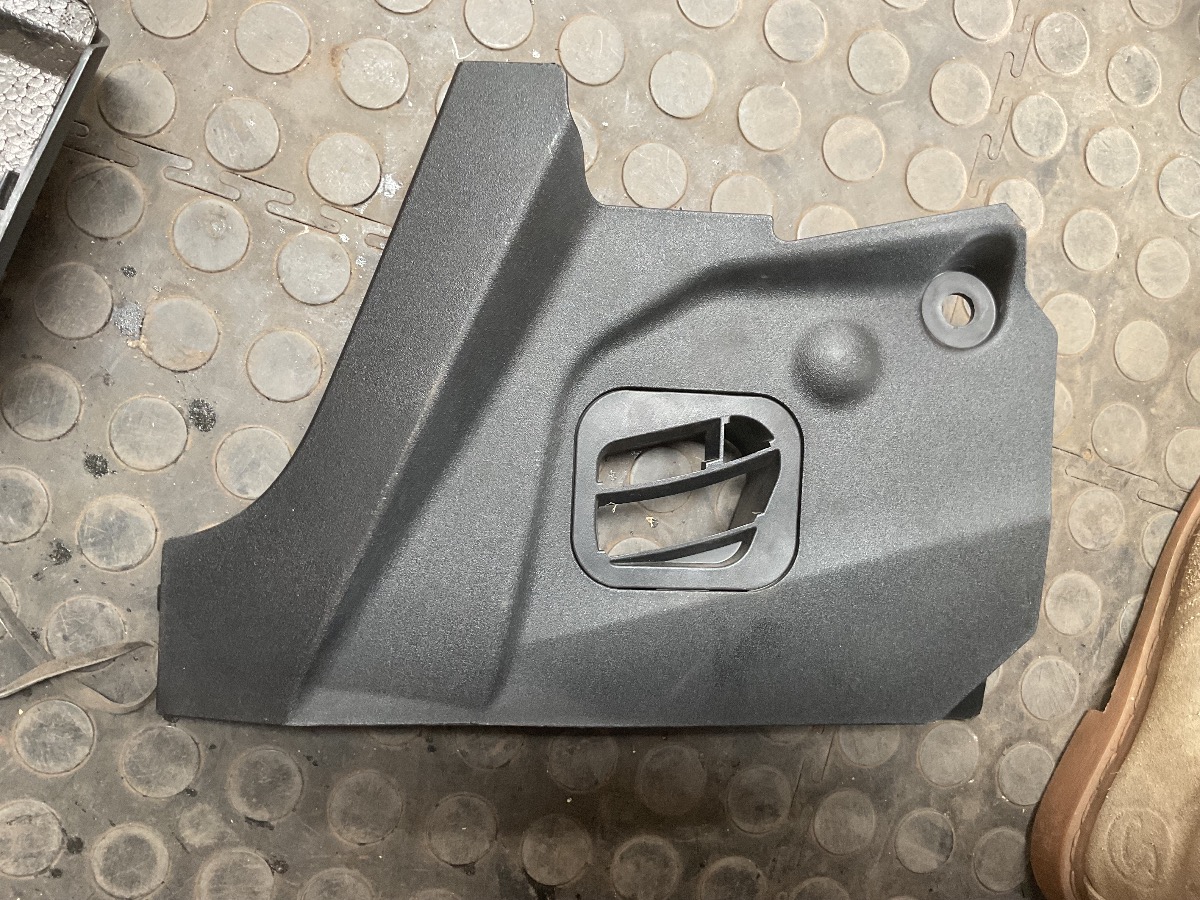Giulietta Dashboard lower bottom trim paneL