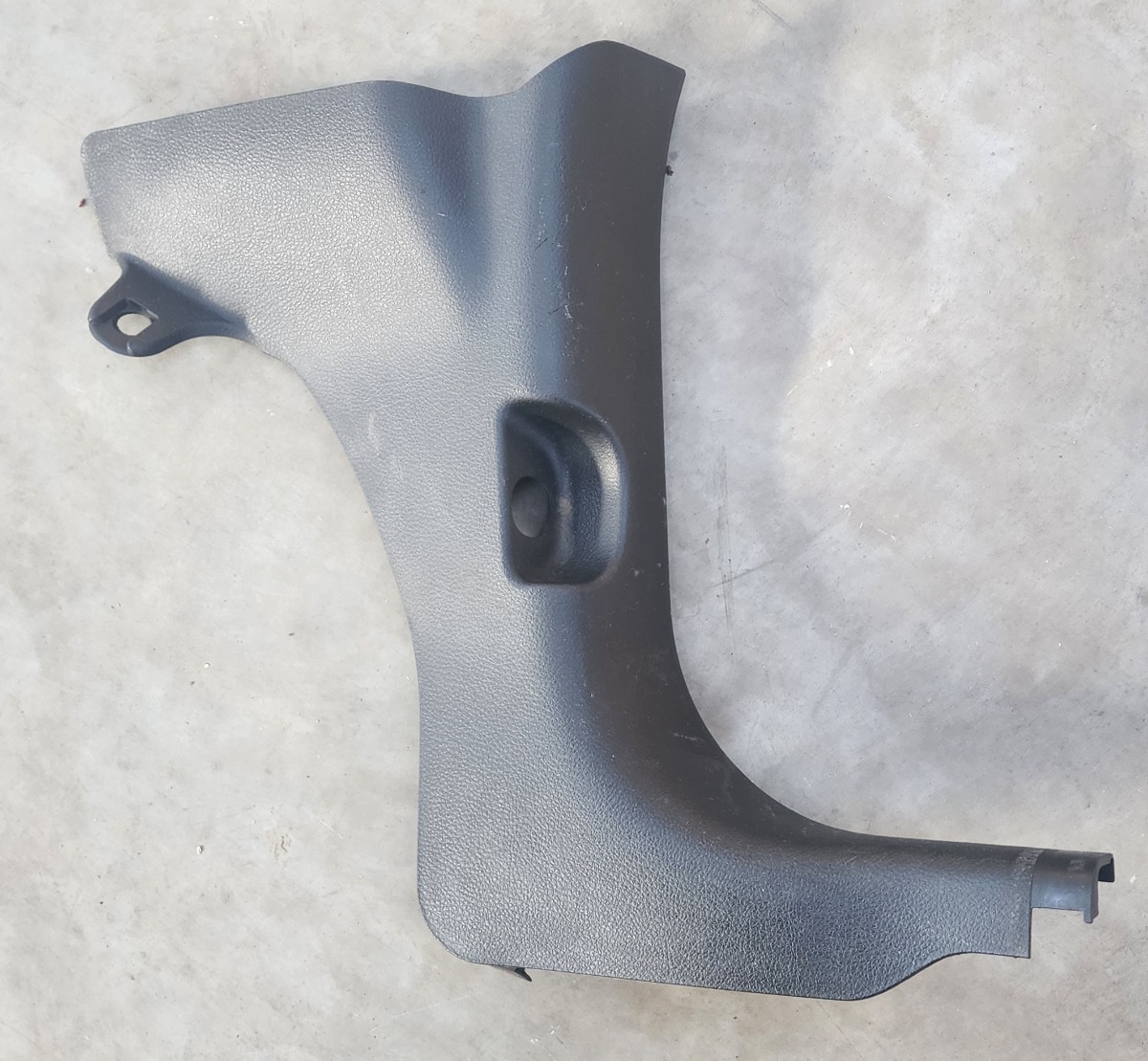 IGNIS RIGHT LOWER A-PILLAR TRIM