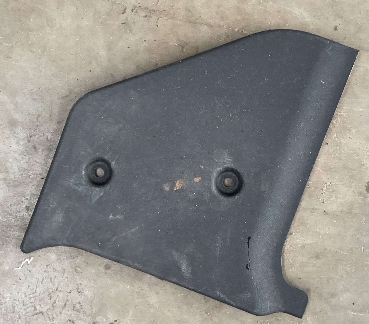 I20 INETRIOR LOWER RIGHT TRIM