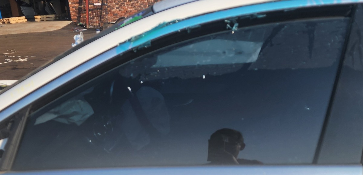 W205 LEFT FRONT DOOR GLASS