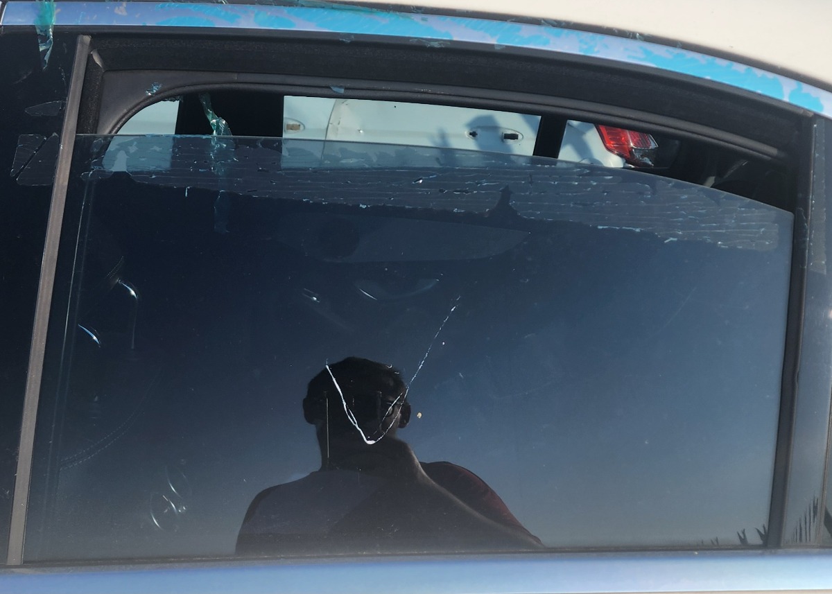 W205 LEFT REAR DOOR GLASS