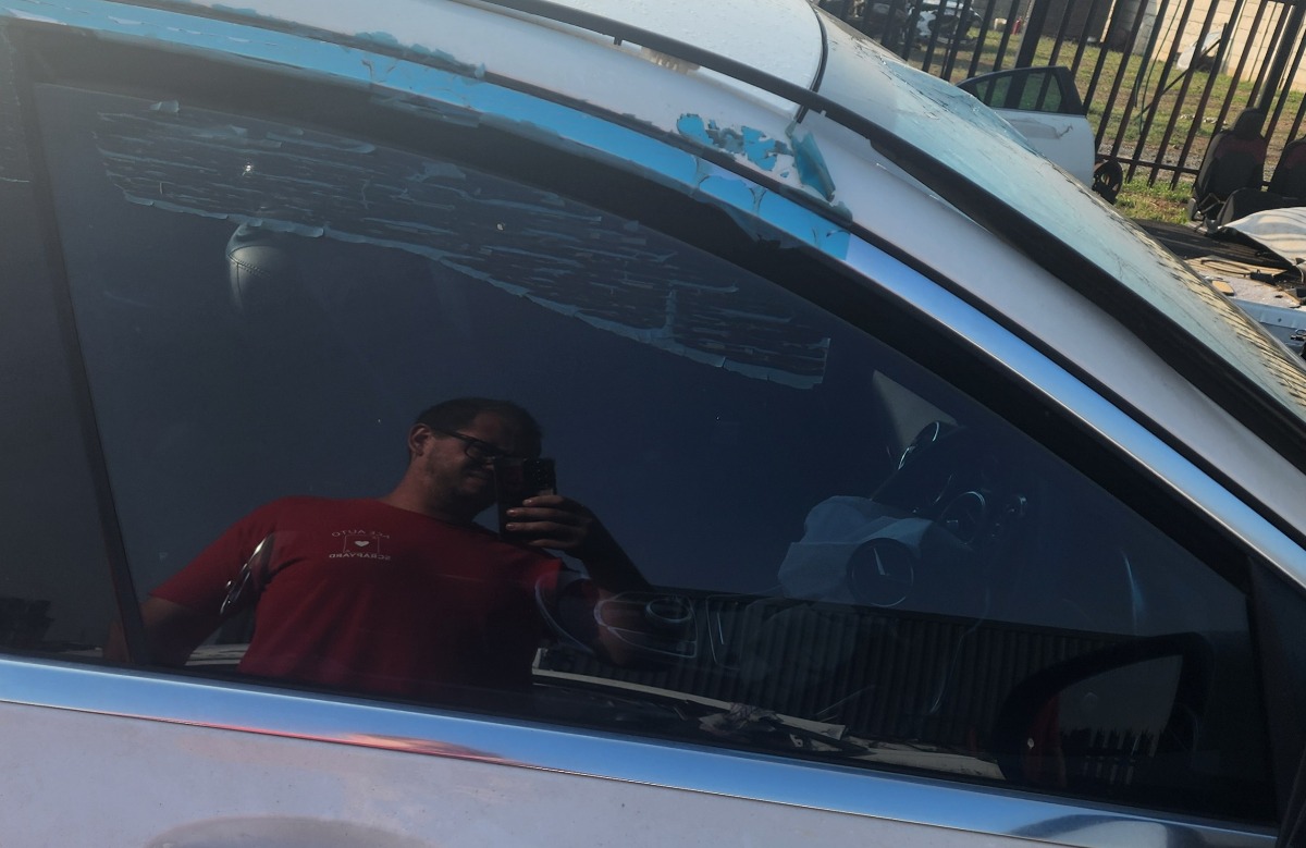 W205 RIGHT FRONT DOOR GLASS