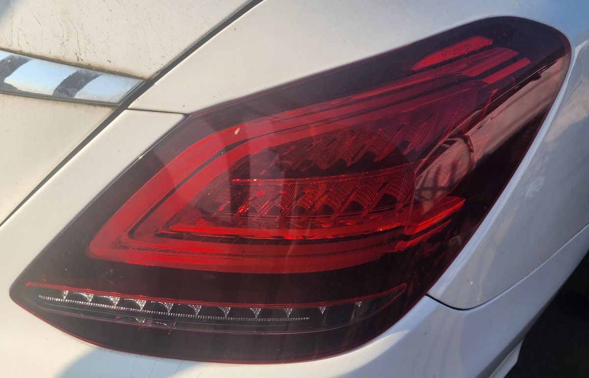 W205 RIGHT REAR TAILLIGHT