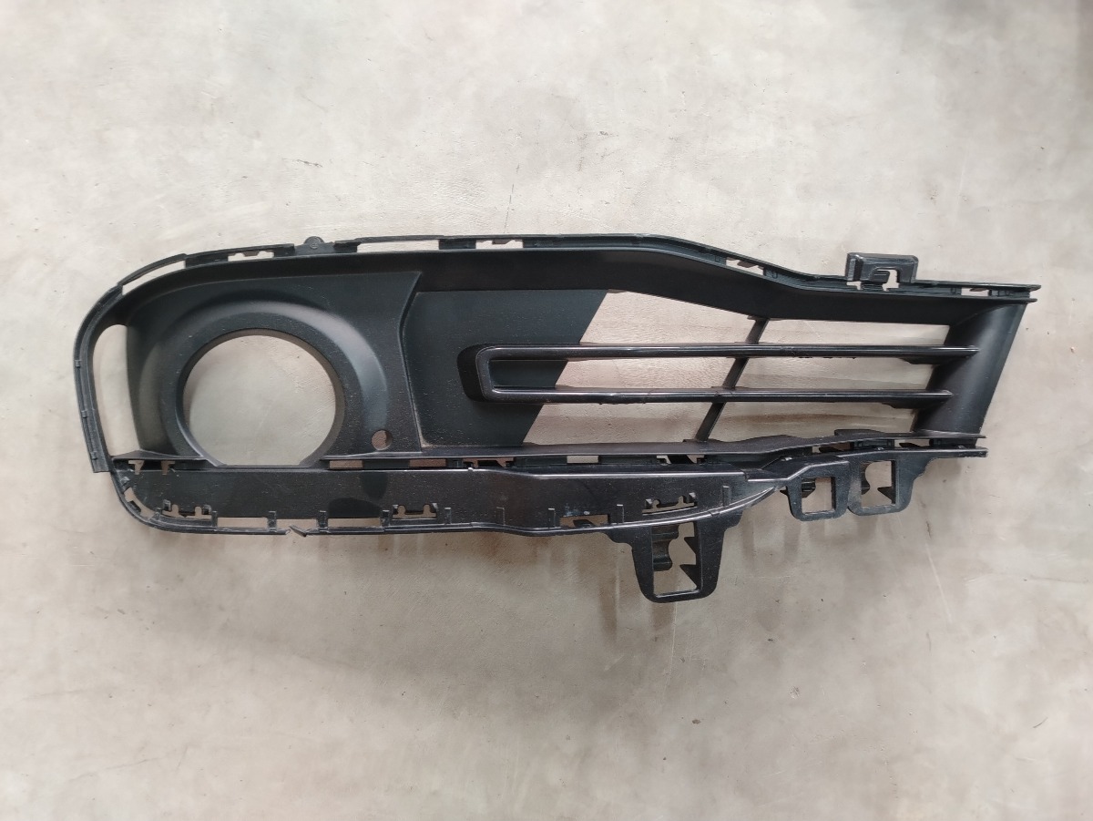 2017 BMW 320I F30 FOG LIGHT GRILLE (L)