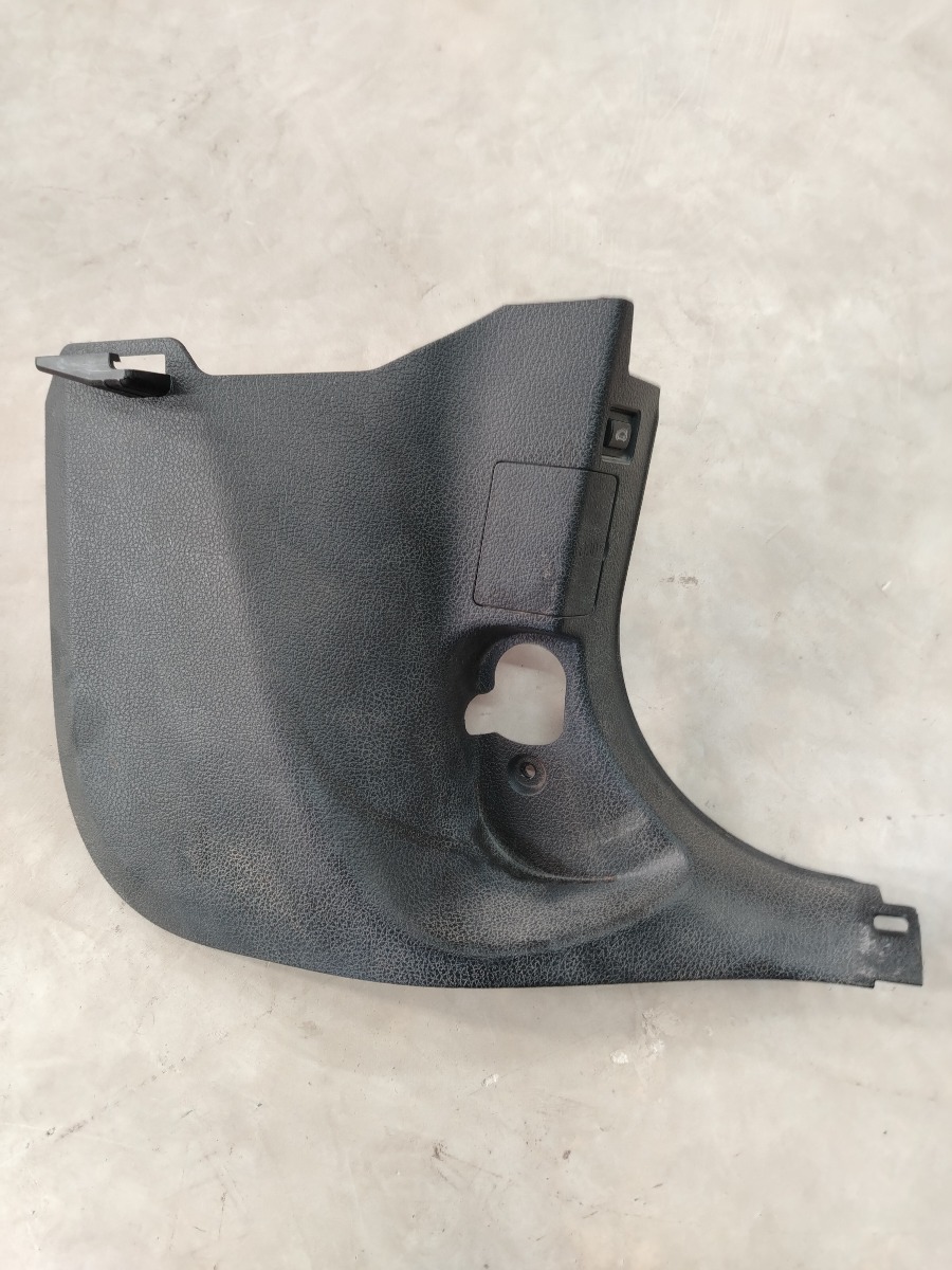 2017 BMW 320I F30 DRIVER SIDE KICK PANEL