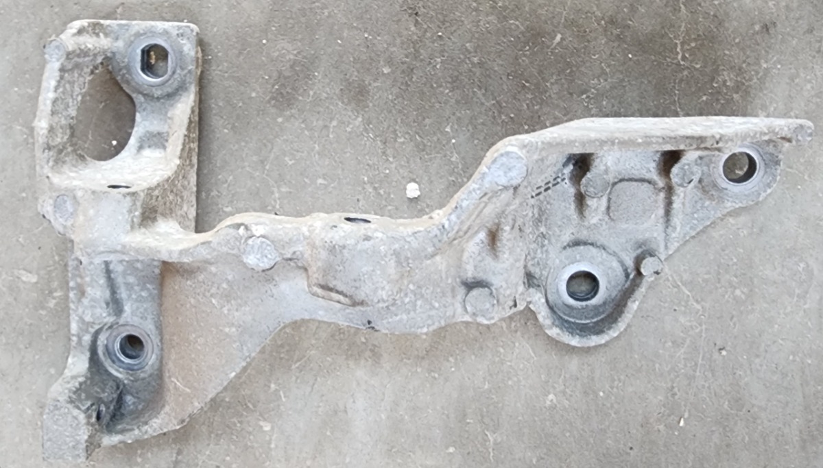 MEGANE 3 1.6DCI ENGINE MOUNT BRACKET