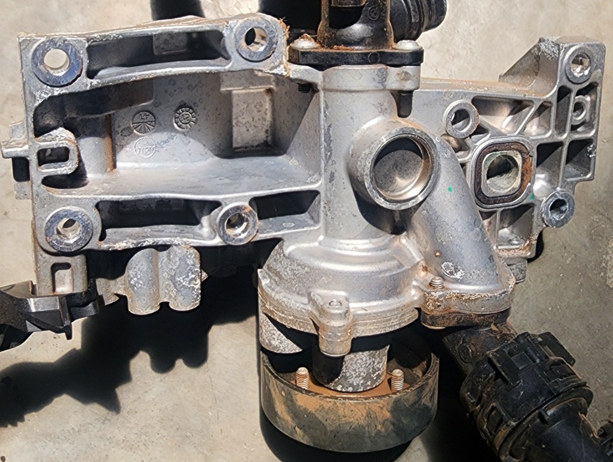 G20 B48B COOLANT PUMP WITH SUPPORT