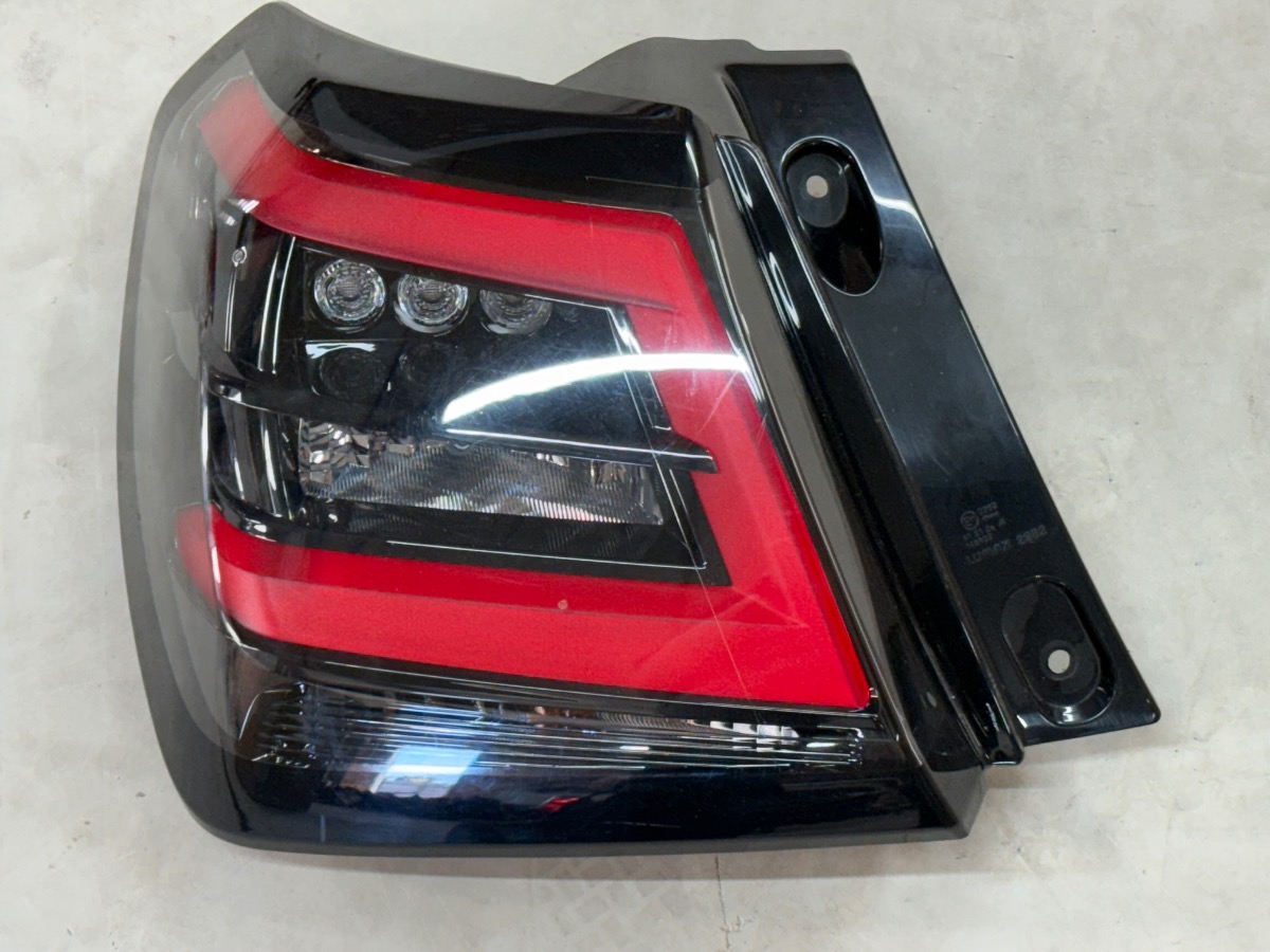 SWIFT LEFT TAIL LIGHT