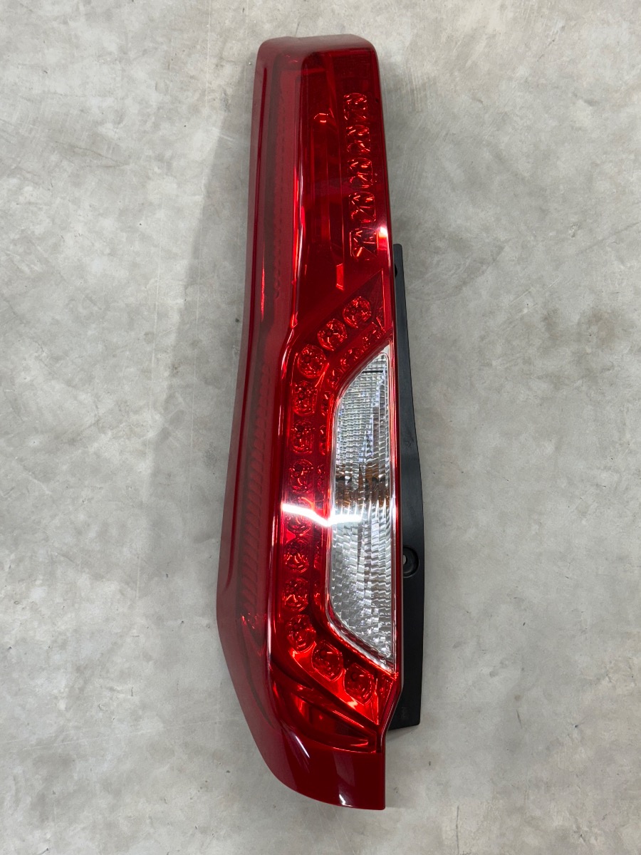 NISSAN X-TRAIL TAIL LIGHT LEFT