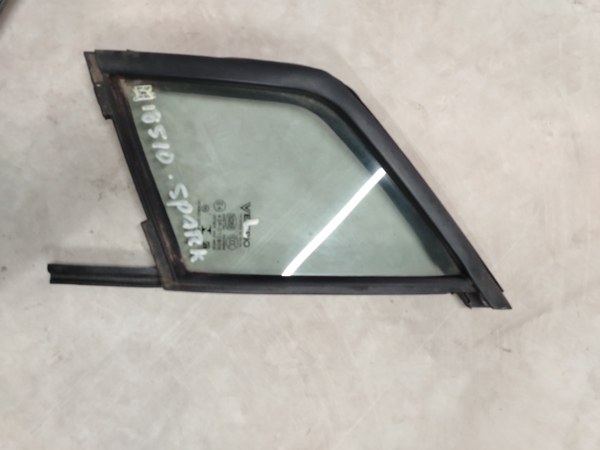 CHEV SPARK 1.2 LS  L/F QUARTER VENT WINDOW