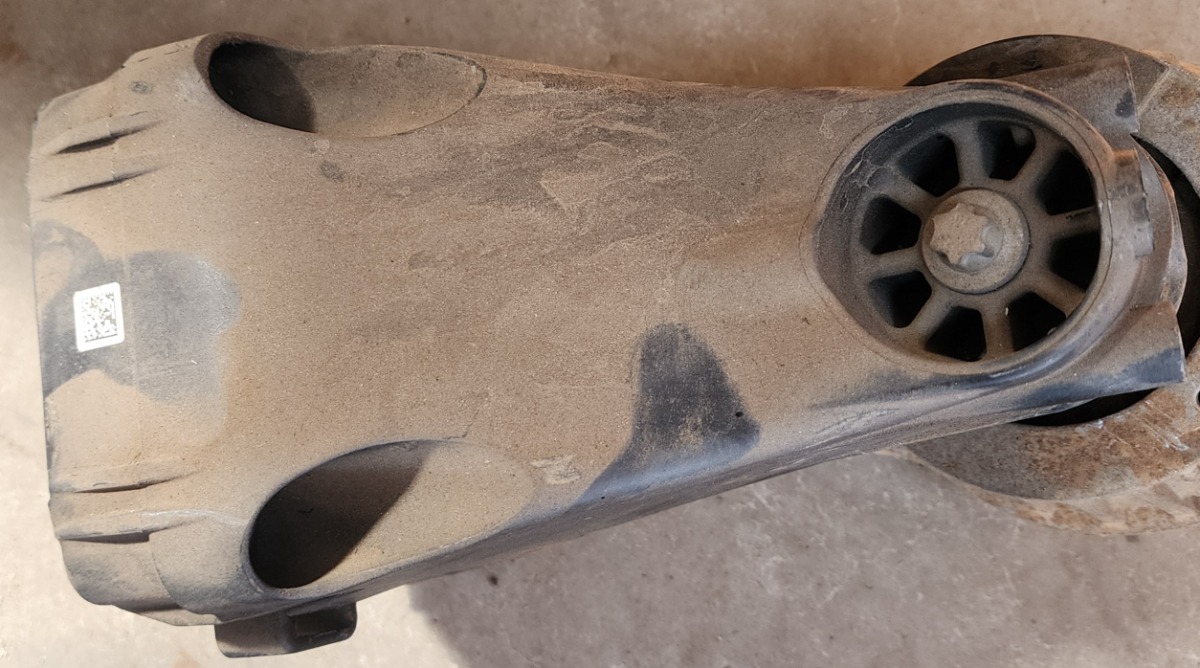 W205 ENGINE MOUNT BRACKET