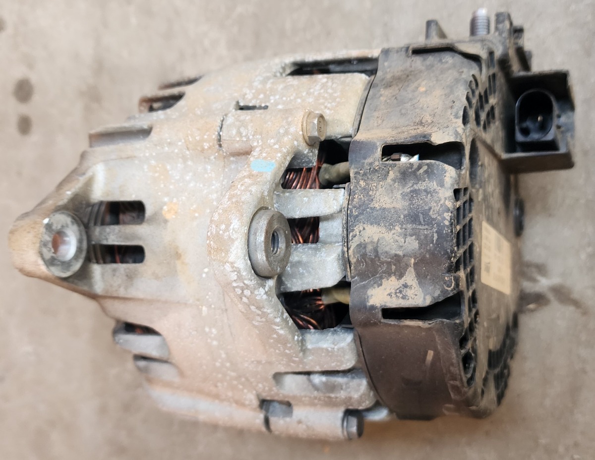 W205 264 ALTERNATOR