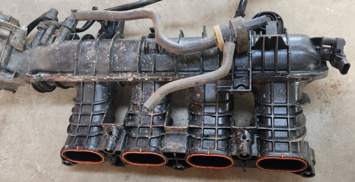 W205 264 INTAKE MANIFOLD