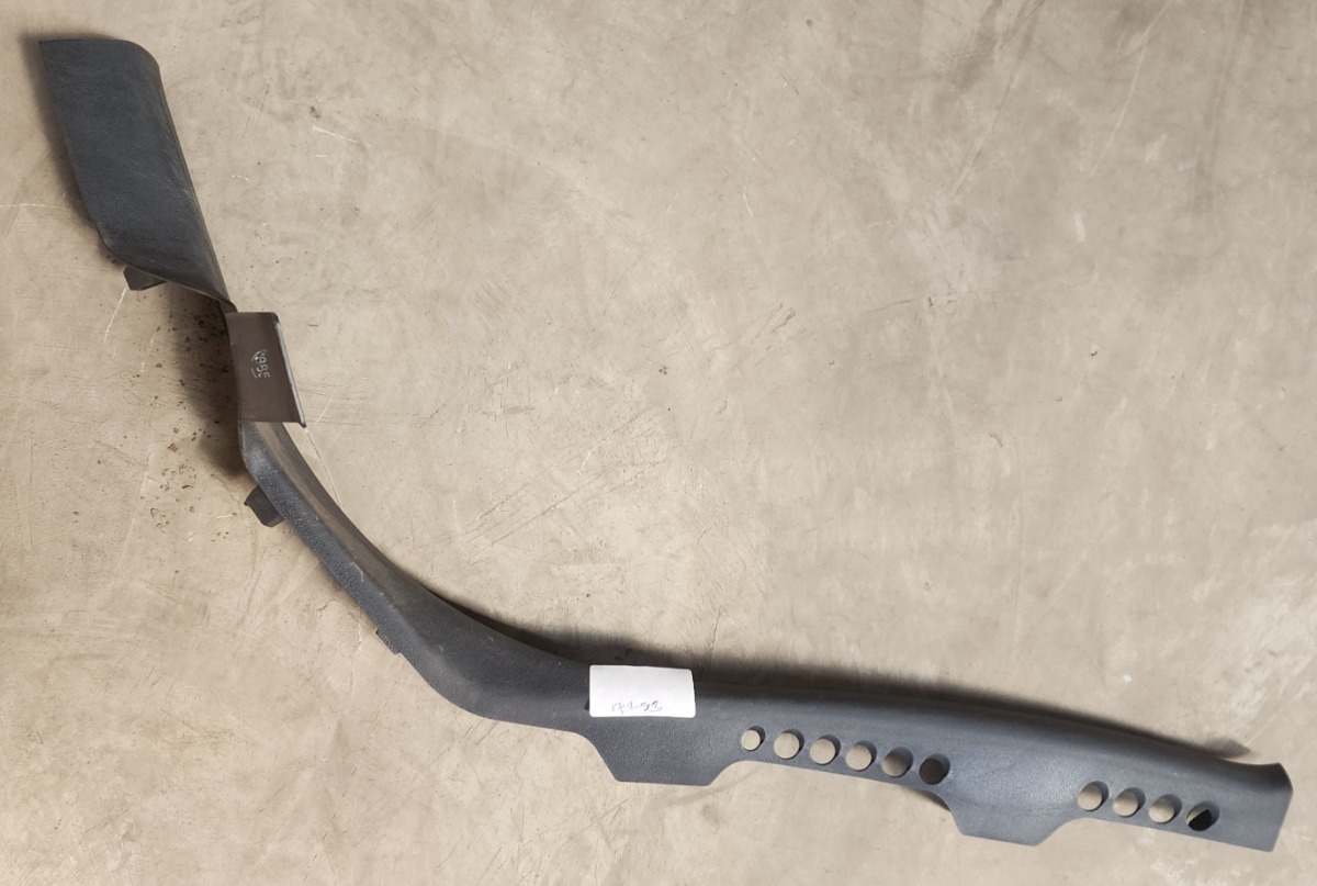 A4 B8 RIGHT LOWER C-PILLAR TRIM