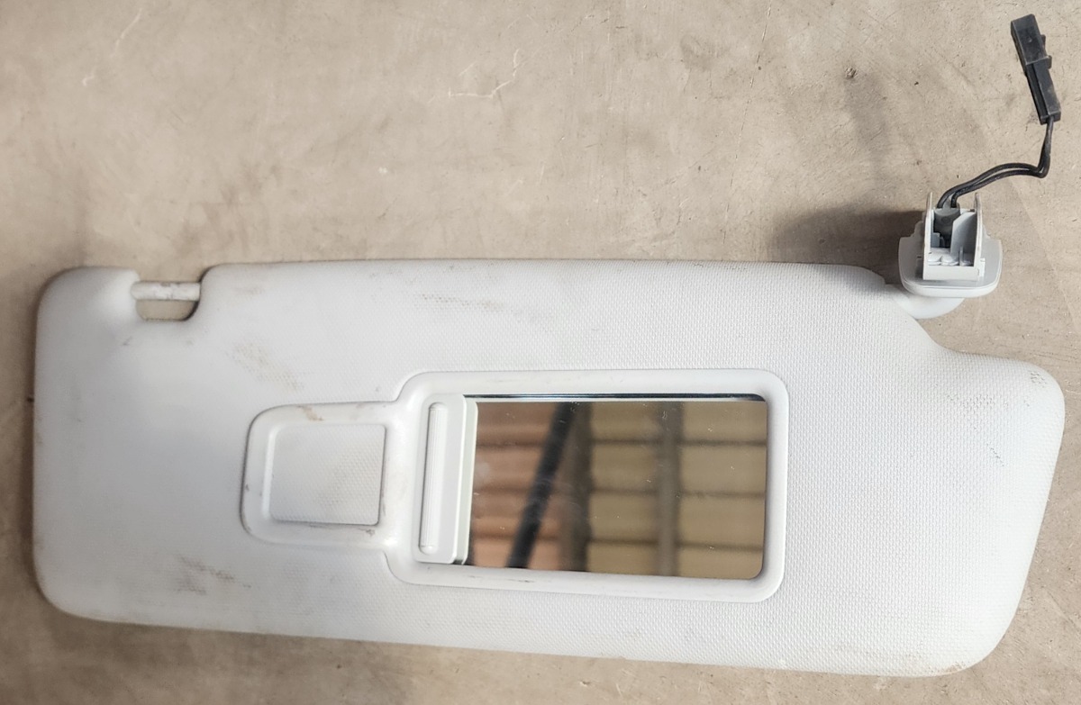 A4 B8 RIGHT SUN VISOR