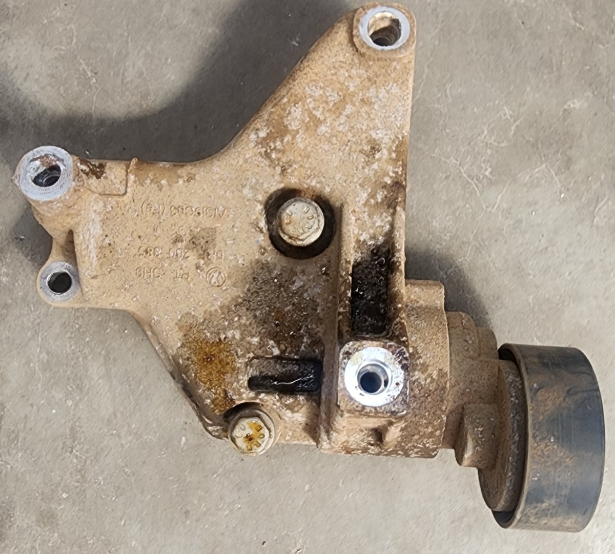 POLO CLP COMPRESSOR BRACKET