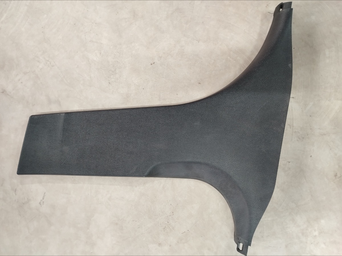 2017 BMW 320I F30 LOWER B-PILLAR TRIM (L)