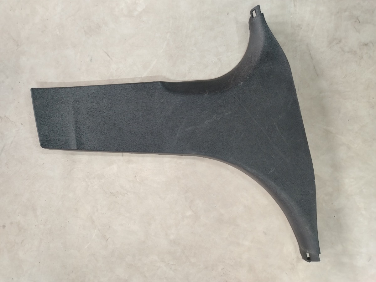 2017 BMW 320I F30 LOWER B-PILLAR TRIM (R)