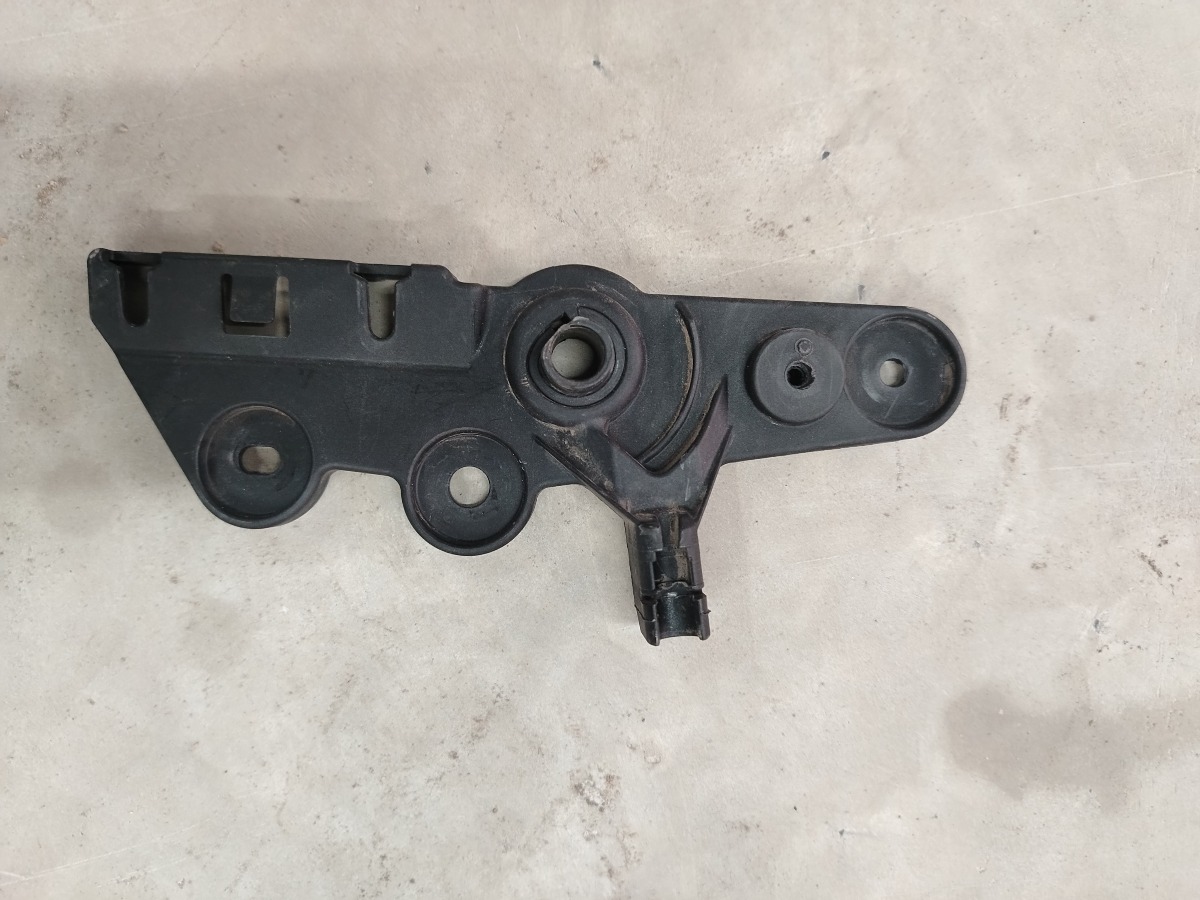 2017 BMW 320I F30 BONNET RELEASE BRACKET (L)
