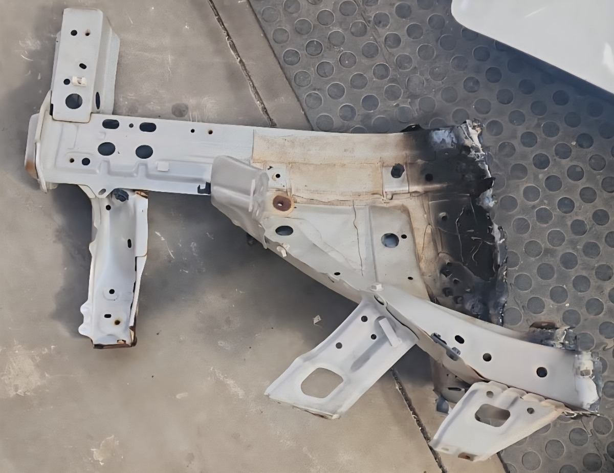 SWIFT RIGHT FRONT CHASSIS LEG