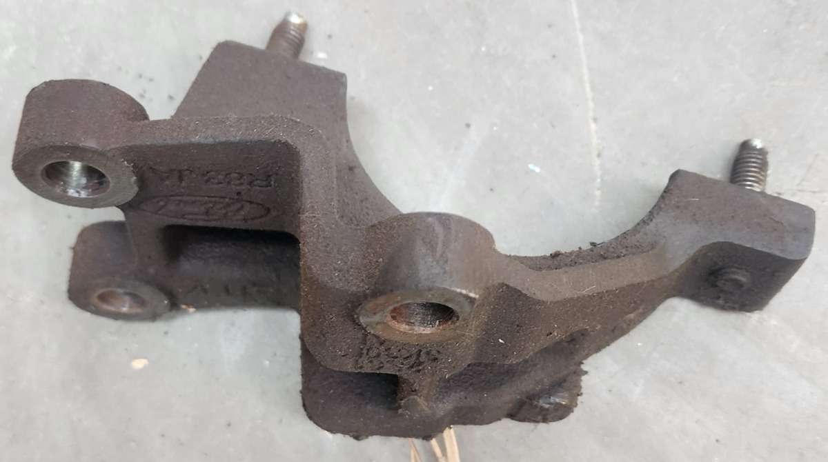 FIESTA 1.6TDCI CV SUPPORT BRACKET