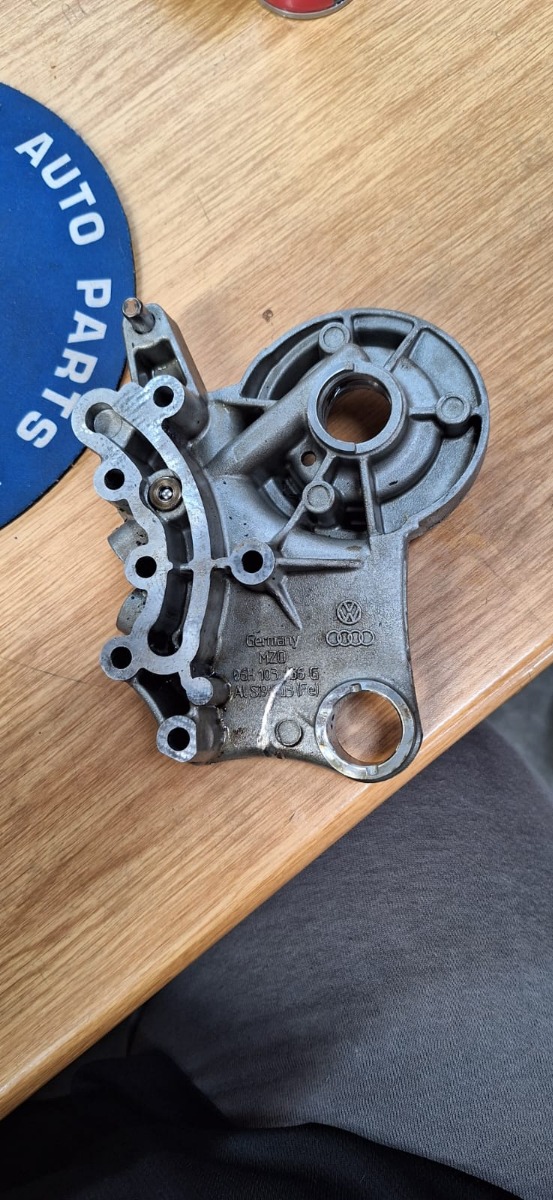 A4 camshaft bridge bracket