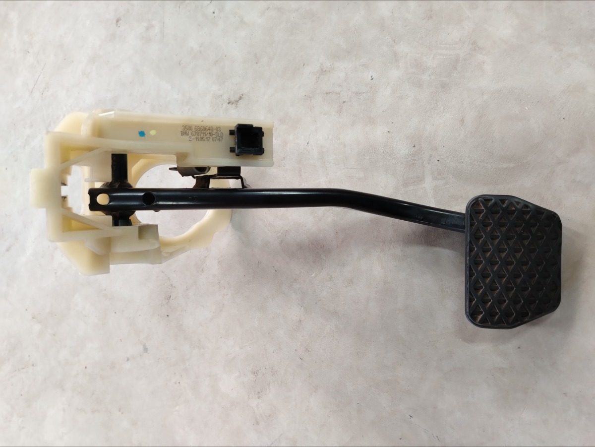 2017 BMW 320I F30 A/T BRAKE PEDAL ASSEMBLY