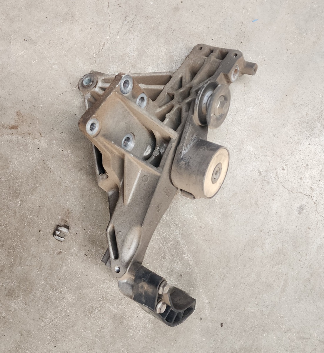 PANDA 1.2 ALTERNATOR/TENTIONER MOUNT