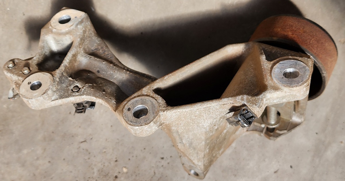 GO 1.2 ALTERNATOR BRACKET