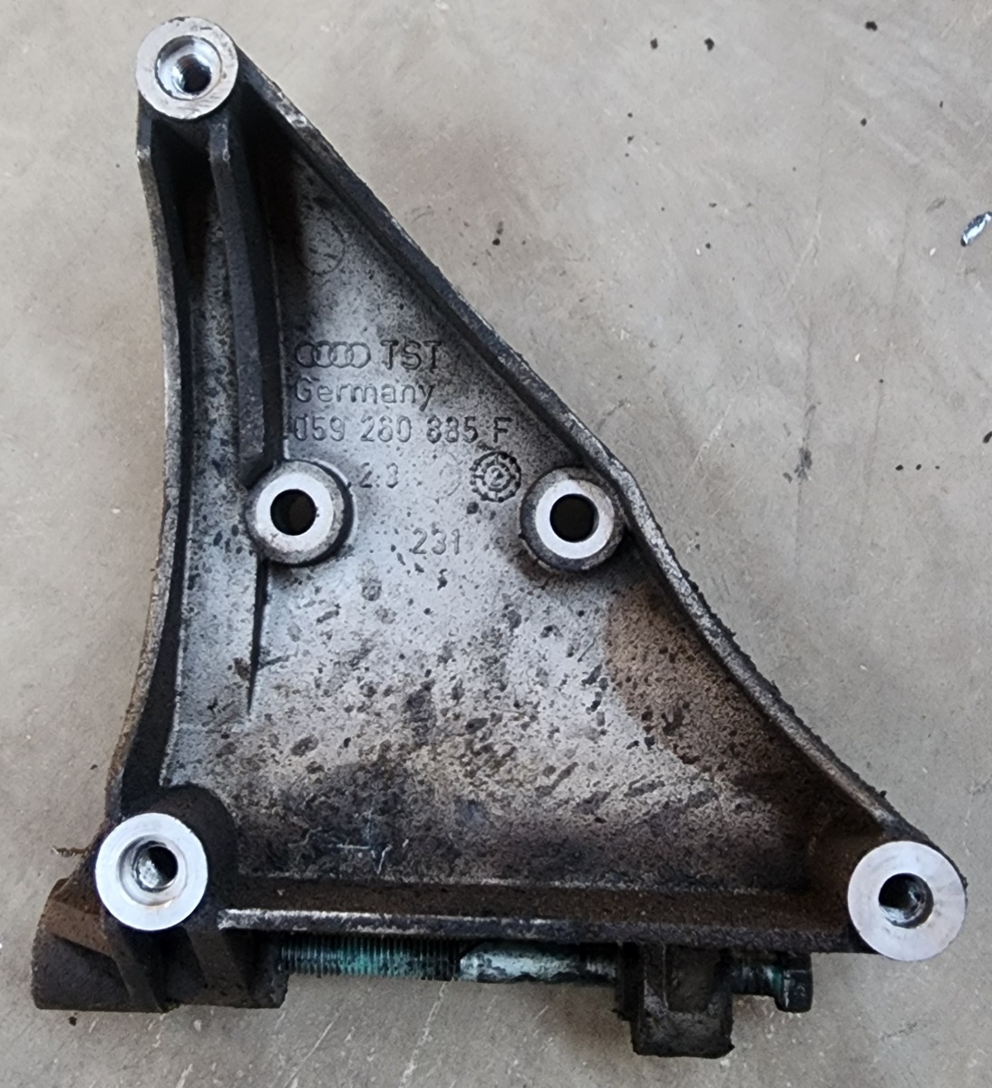 A6 BZC COMPRESSOR BRACKET