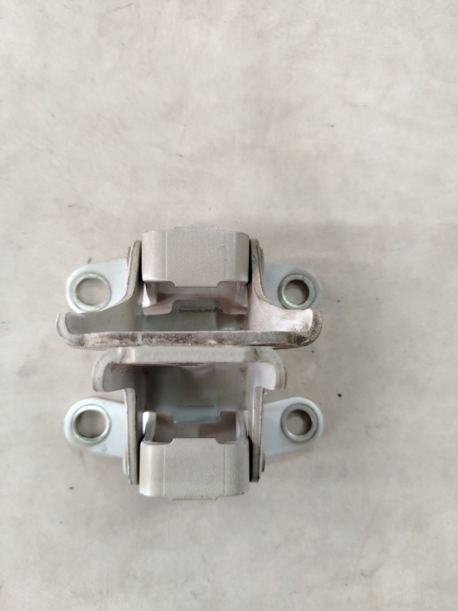 2011 CHEV SPARK 1.2LS FRONT DOOR HINGE SET