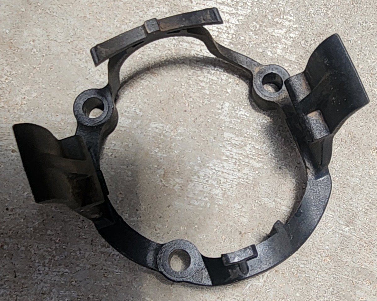 POLO 1.0TSI DXT THROTTLE RETAINER BRACKET