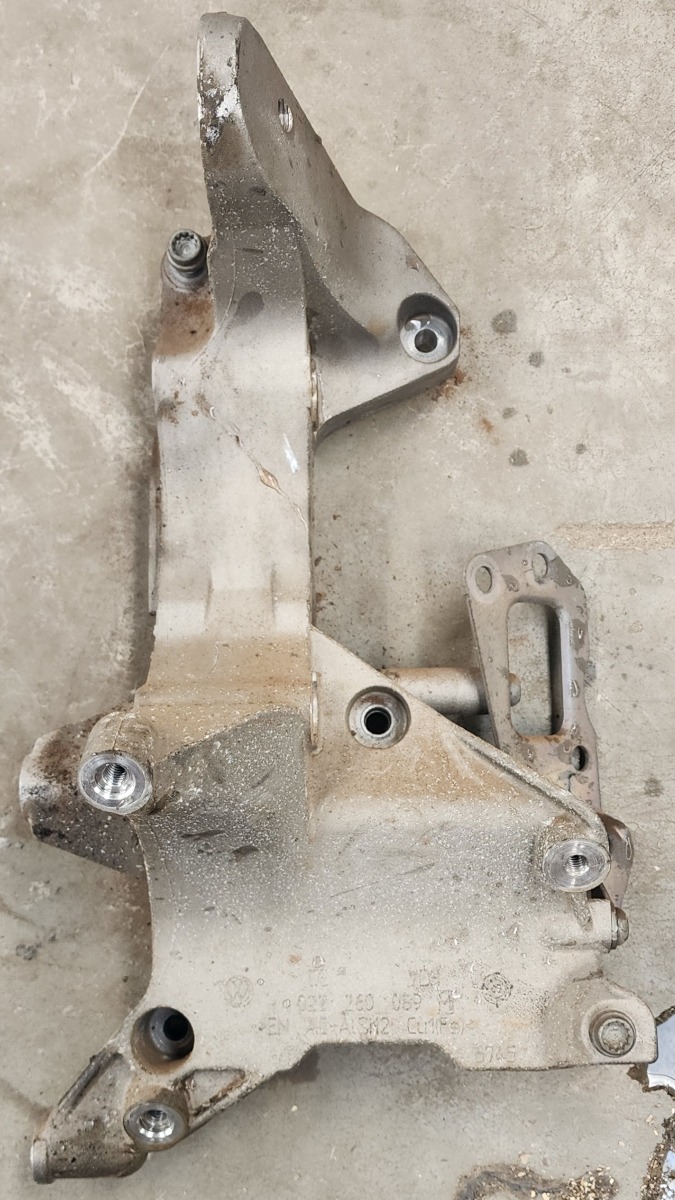 TT BUB 3.2 ALTERNATOR BRACKET