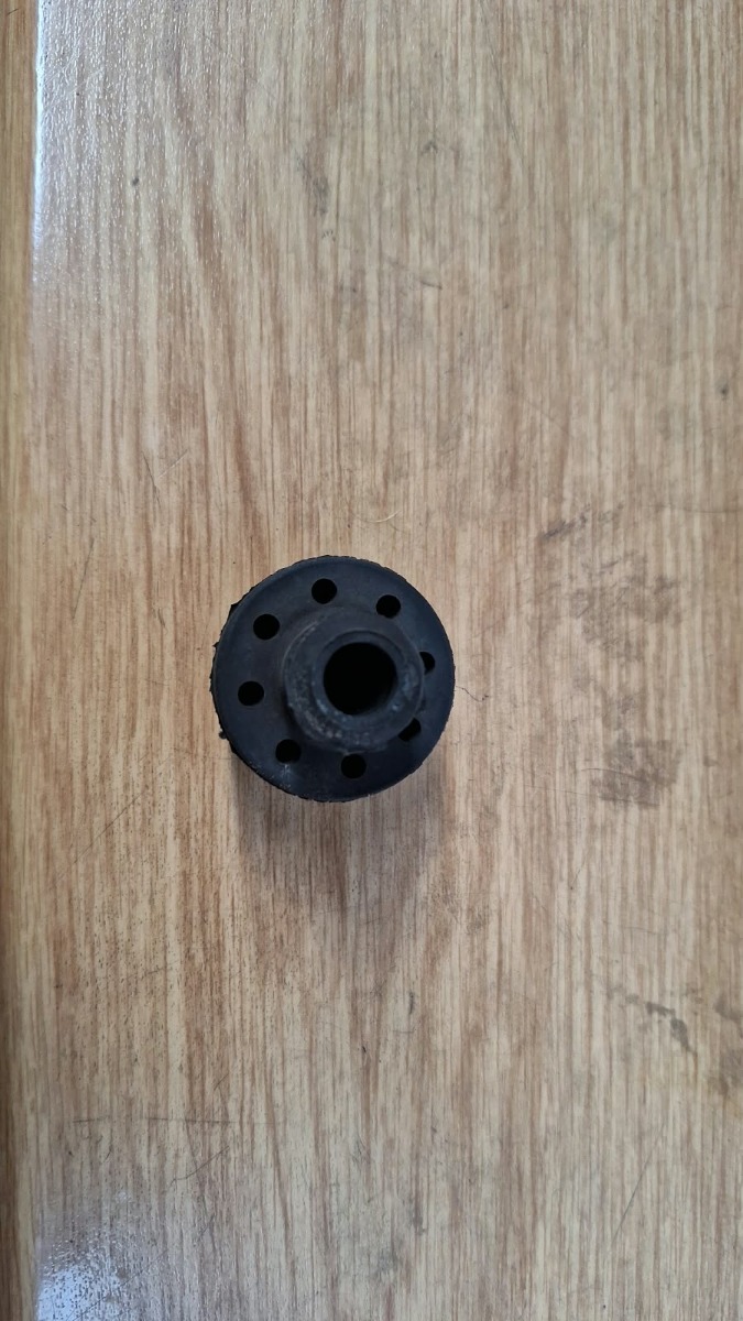 NP200 Radiator Mounting Rubber