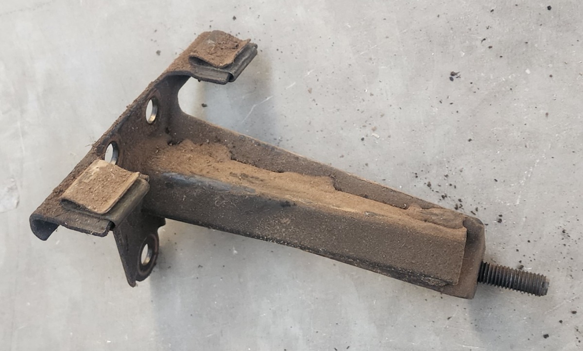 A3 APG EXHT MANIFOLD BRACKET