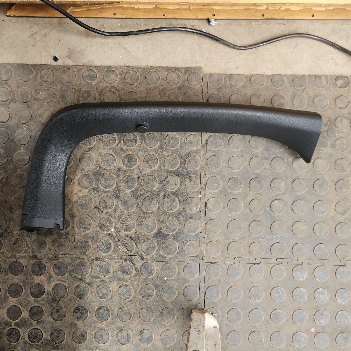 C-HR TRUNK GARNISH LEFT