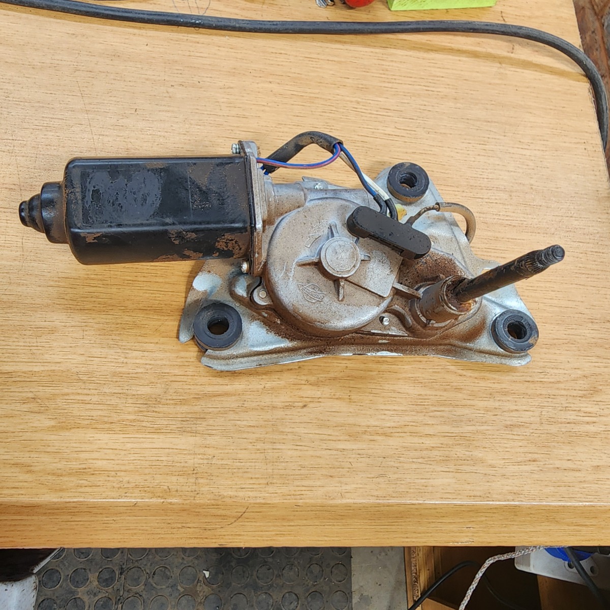 H1 REAR WIPER MOTOR