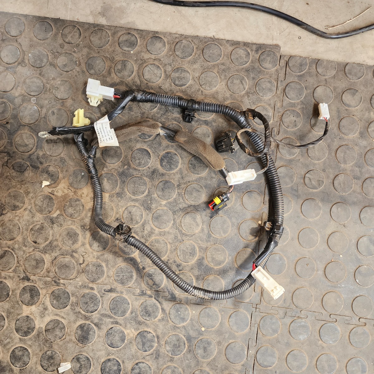 HAVAL H1 TAILGATE WIRING
