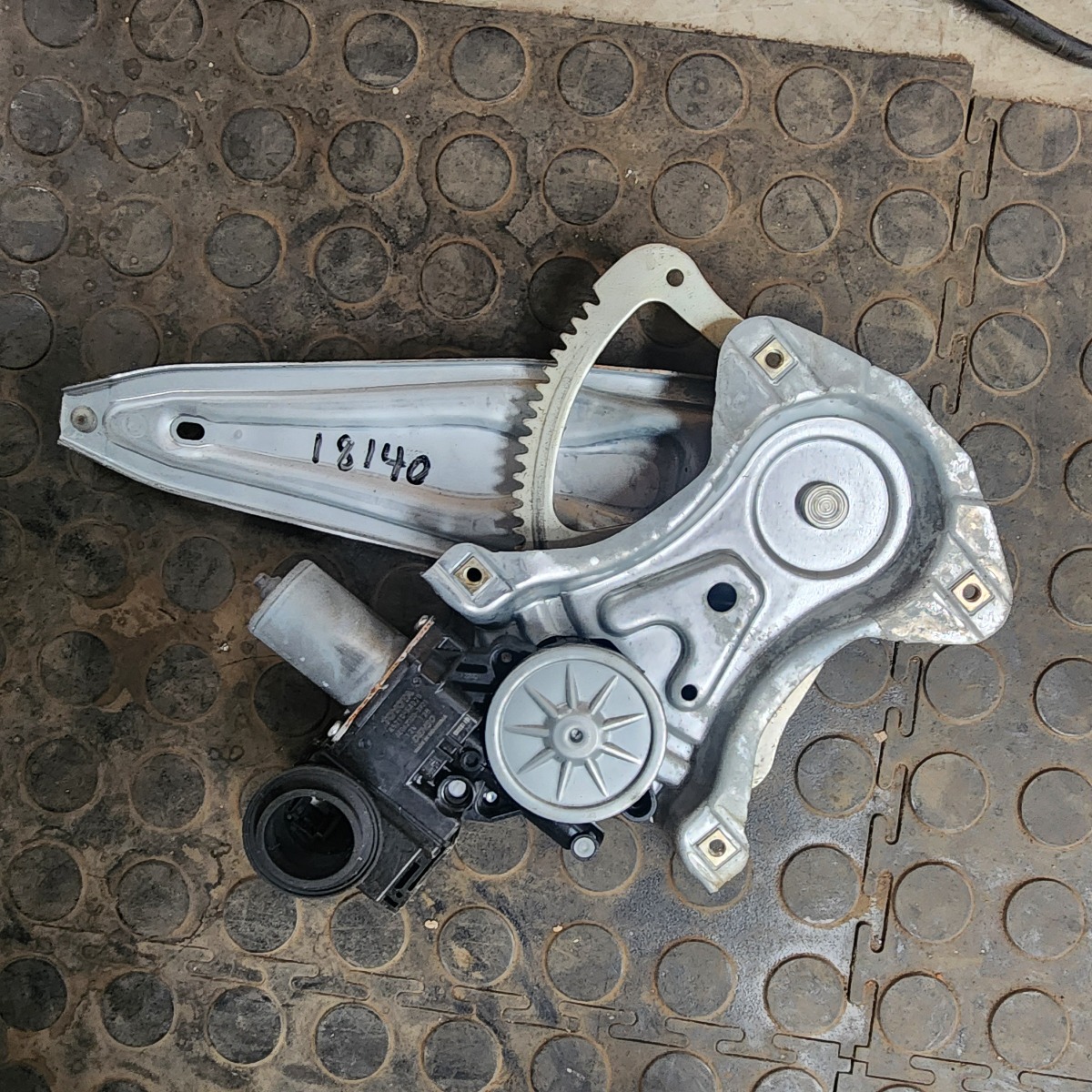 C-HR LEFT REAR WINDOW MECH