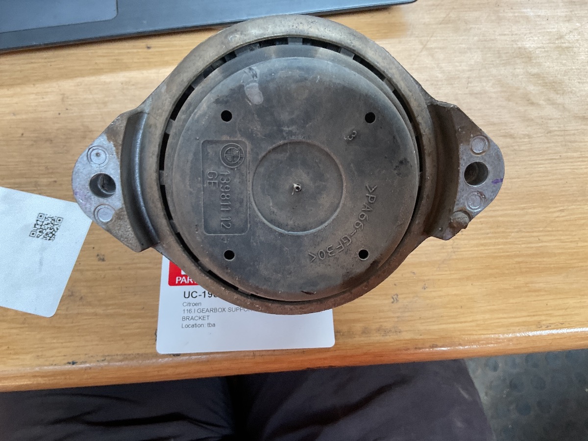 116.I ENGINE MOUNTING BRACKET