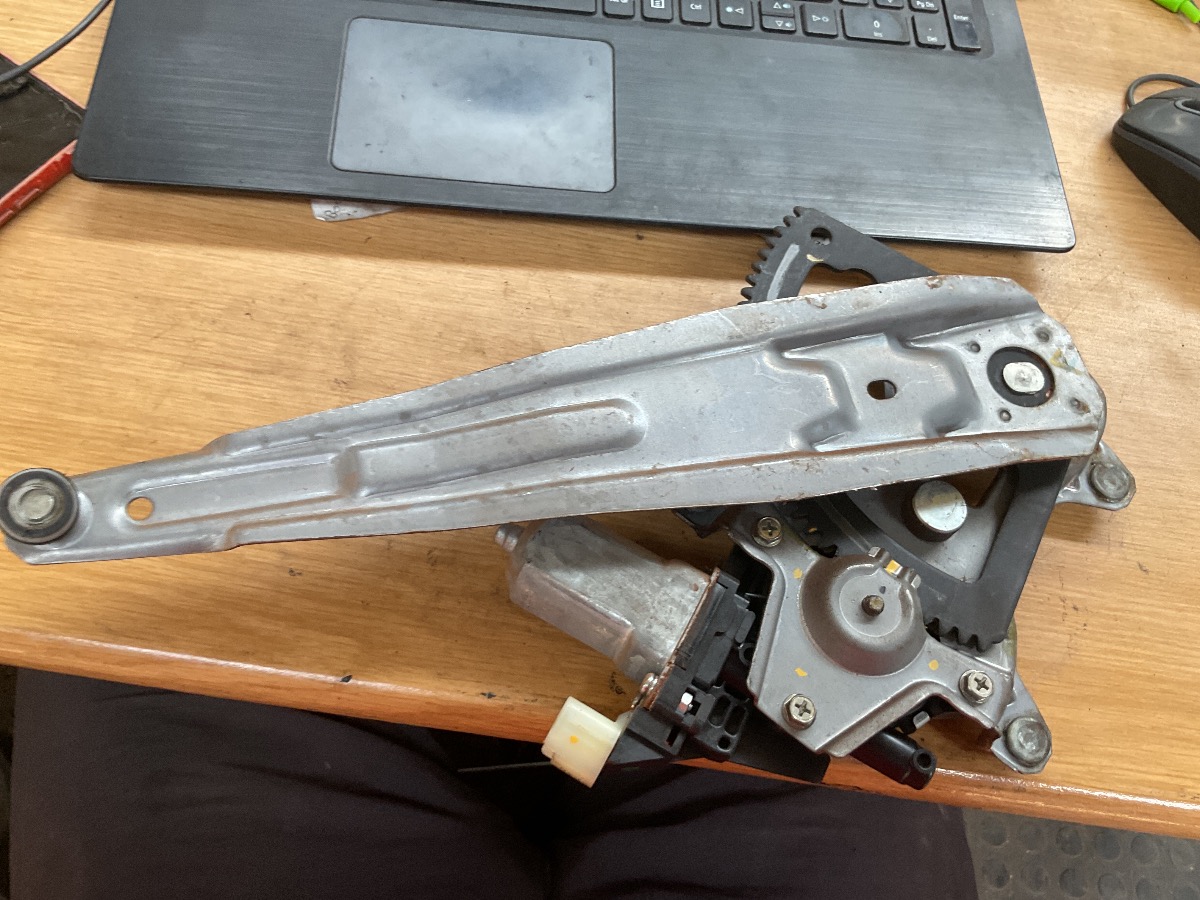 I.20 WINDOW WINDER MECHANISM