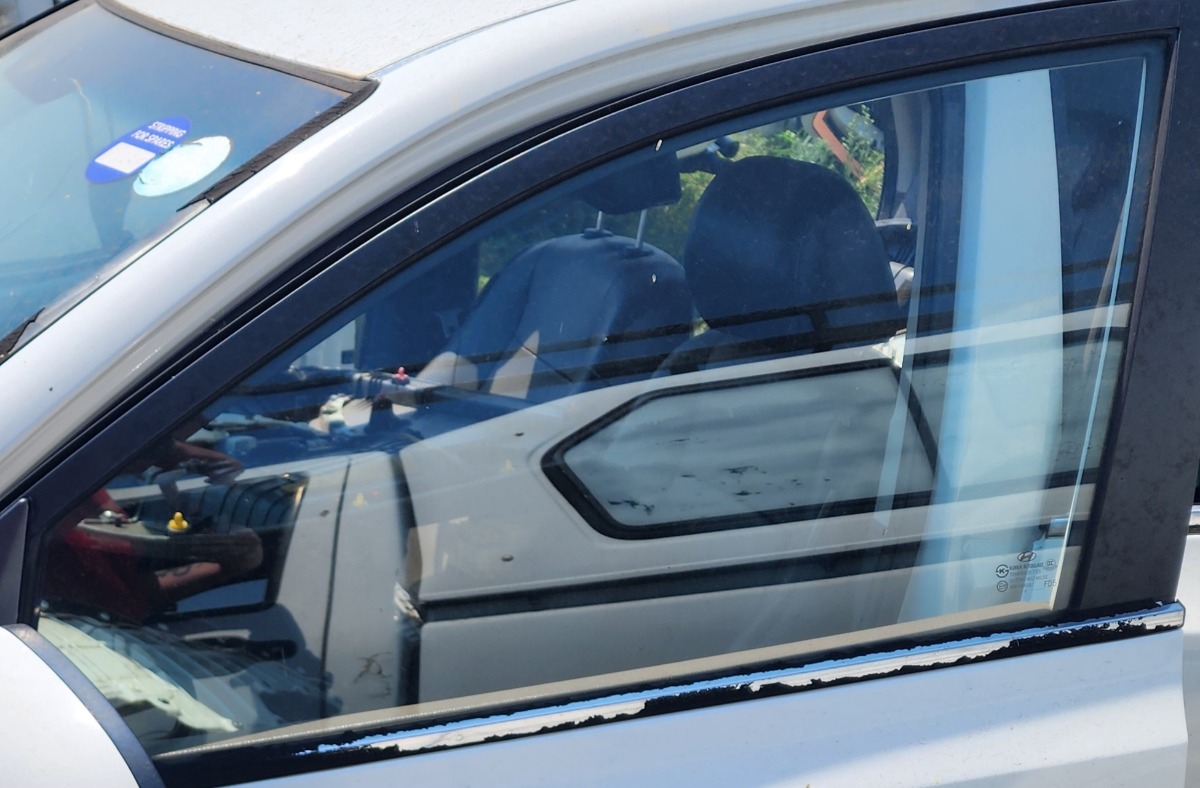 I30 LEFT FRONT DOOR GLASS