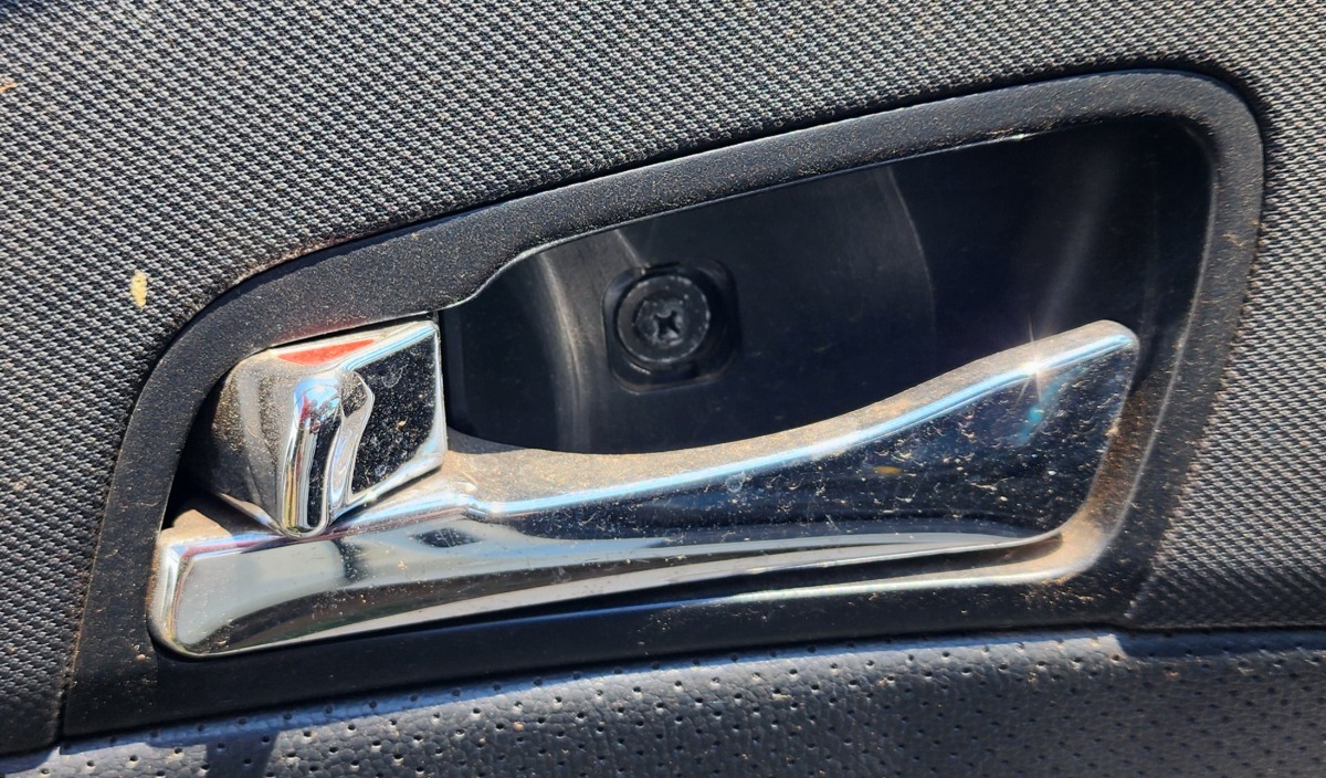 I30 LEFT FRONT INNER HANDLE